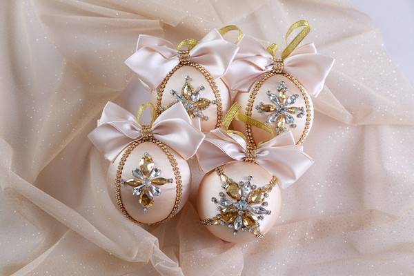 Classik_Christmas_rhinestones_beige_ornaments_handmade_balls_gift_box_Xmas_decorations_Tree_decor_set_New_Year_tree_balls_christmas_gift_decor.jpg