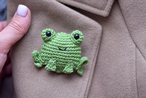 Brooch for Women Frog Lover, Frog Brooch Pin Mothers Day Gift, Brooch Pin Badge, Coat Jacket Brooch Pin Froggy Scarf Pin Just 1 Frog | KnittedToysKsu