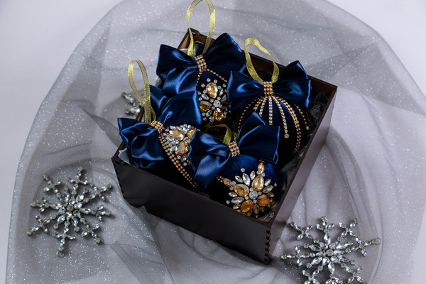 Luxury_christmas_rhinestones_dark_blue_ornaments_handmade_balls_gift_box_Xmas_decorations_Tree_decor_set_New_Year_tree_balls_christmas_gift_decor.jpg