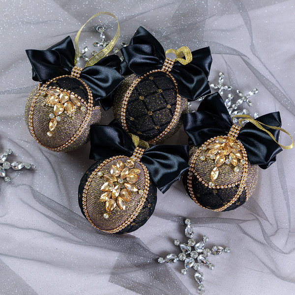 Christmas rhinestones ornaments black gold tree balls in gif - Inspire ...