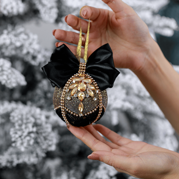 Christmas_rhinestones_black_gold_ornaments_tree_balls_in_gift_box_Xmas_decorations.jpg
