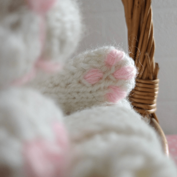 Kitten knitting pattern. Sleeping kitten knitting pattern - Inspire Uplift