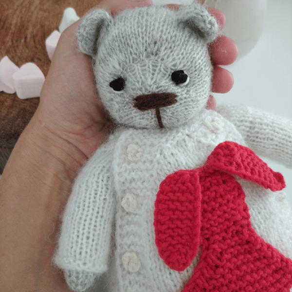 Christmas teddy bear knitting pattern by Ola Oslopova
