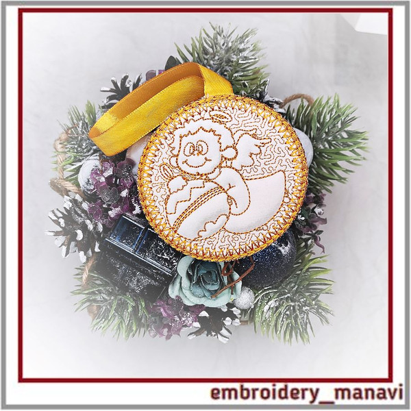 In-the-hoop-medallion-pendant-with-angel-embroidery-design