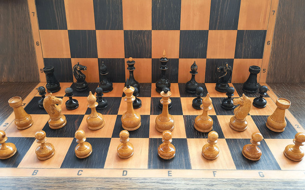 old_chessmen_good_style4.jpg