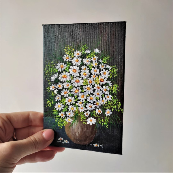 Handwritten-bouquet-of daisies-in-a-vase small-painting-by-acrylic-paint-2