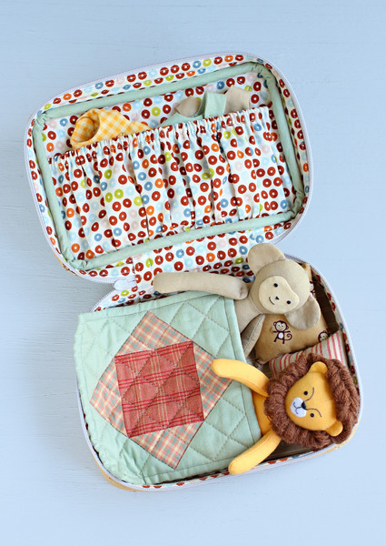 travel-case-for-mini-doll-sewing-pattern-5.jpg