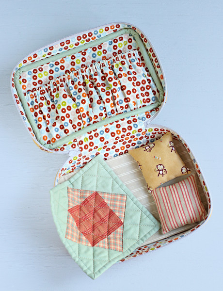 travel-case-for-mini-doll-sewing-pattern-10.jpg