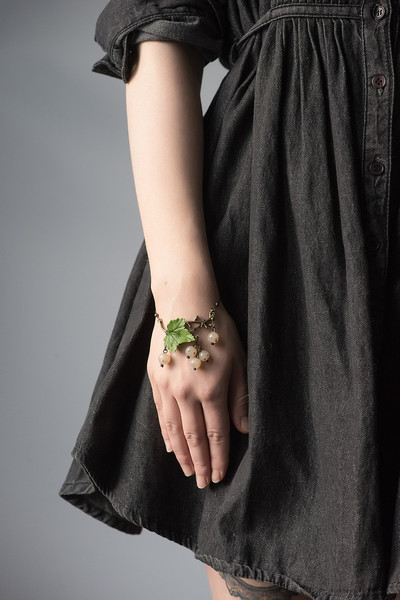 bracelet-with-white-currants-and-green-leaf-on-chain-1.jpg