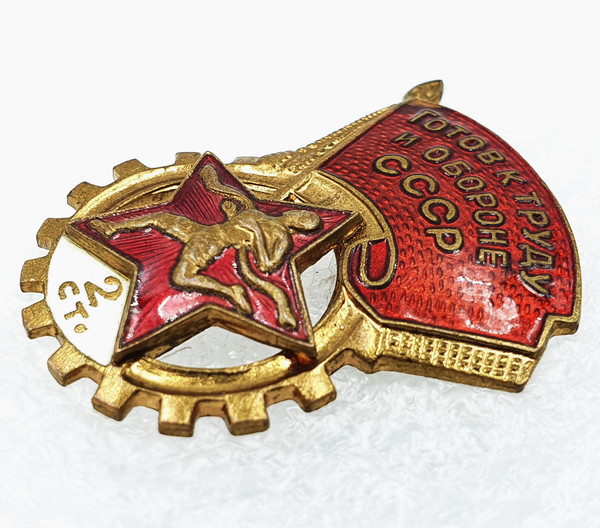 4 Vintage Badge READY FOR LABOR AND DEFENSE the 2-nd stage of the sample 1940.jpg