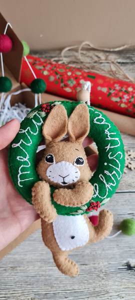 christmas-wreath-bunny-gift.jpeg