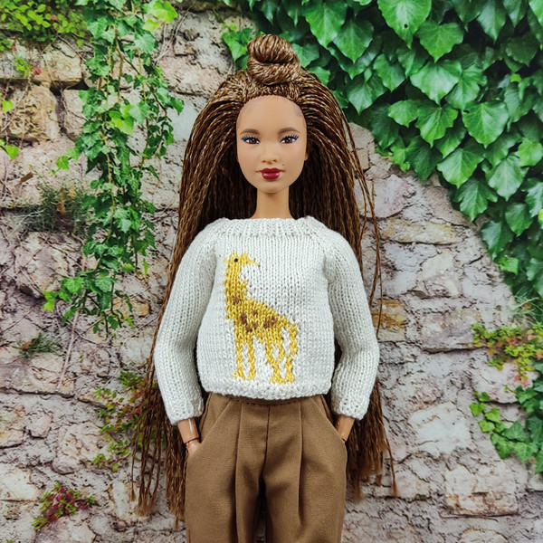 Giraffe sweater for barbie doll.jpg
