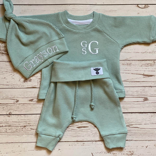 Mint-gender-neutral-baby-clothes-minimalist-baby-outfit-new-baby-gift-basket.jpg