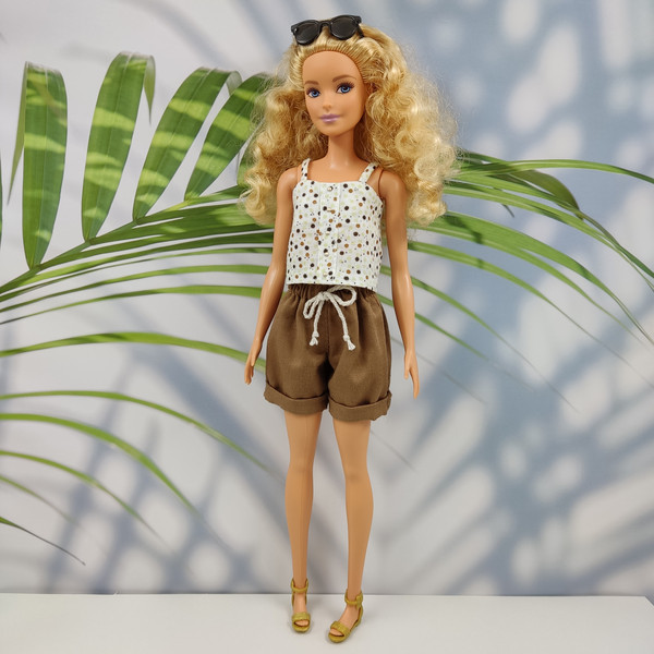 Polka dot top and shorts for barbie.jpg