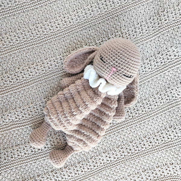 plush comforter bunny white collar1.jpg
