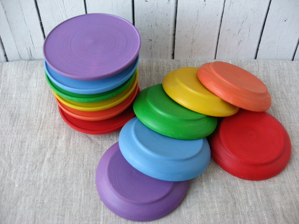 color-wooden-plates-kitchen-pretend-play