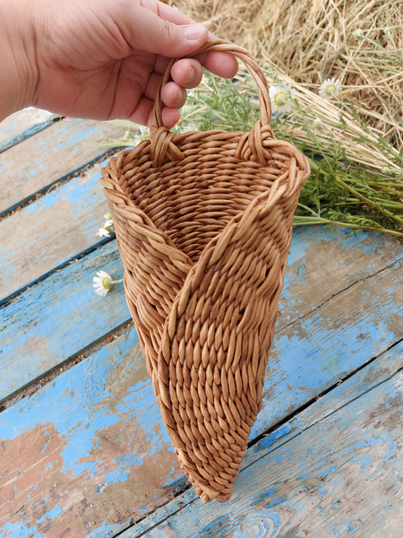 Hanging wicker basket.