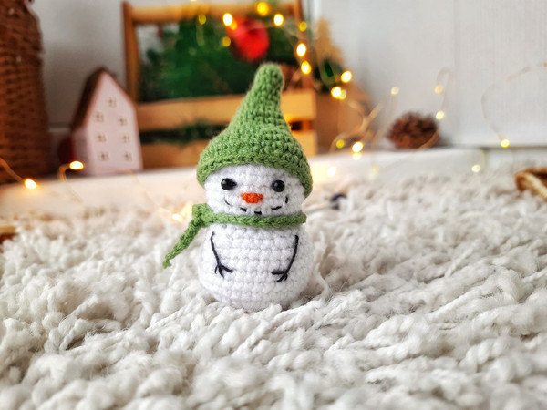 Snowman mini amigurumi crochet pattern 3.jpg