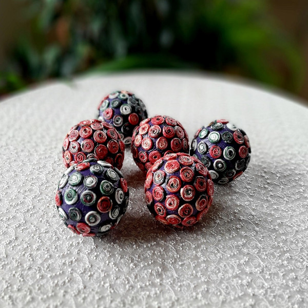 decorative balls.jpg