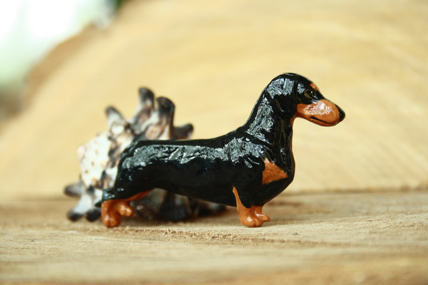 figurine black and tan dachshund