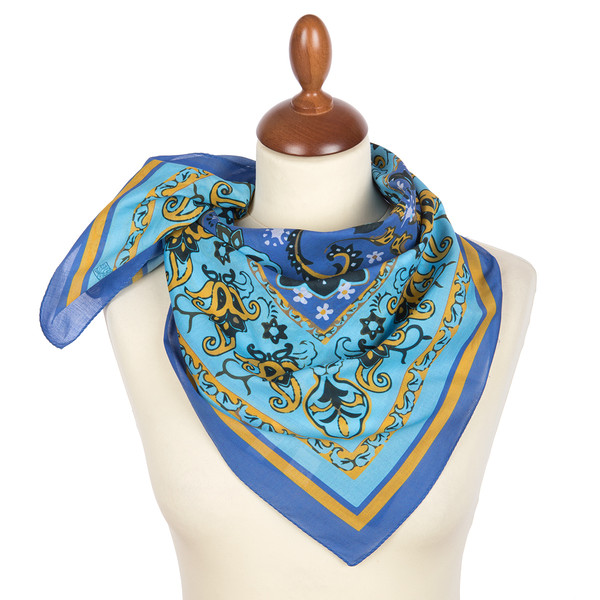 blue bandana shawl made of cotton