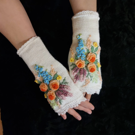 White-Mittens-With-Embroidery