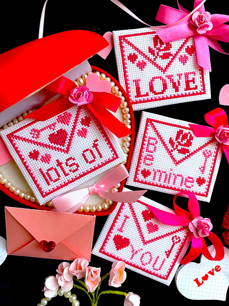 Set of 4 Valentines Day Envelopes.jpg