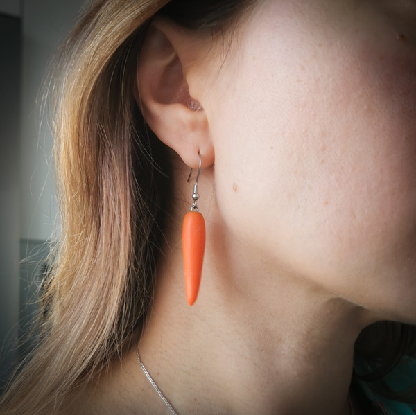carrot earrings3.jpg