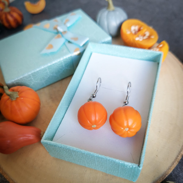 pumpkin earrings3.jpg
