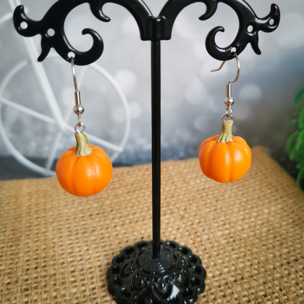 pumpkin earrings5.jpg