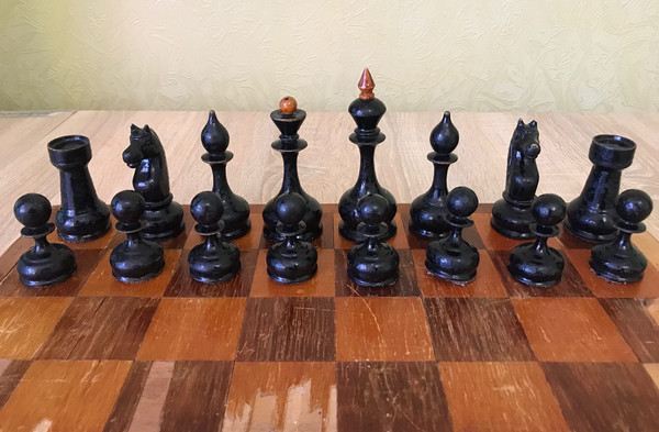 wood_old_chess4.jpg