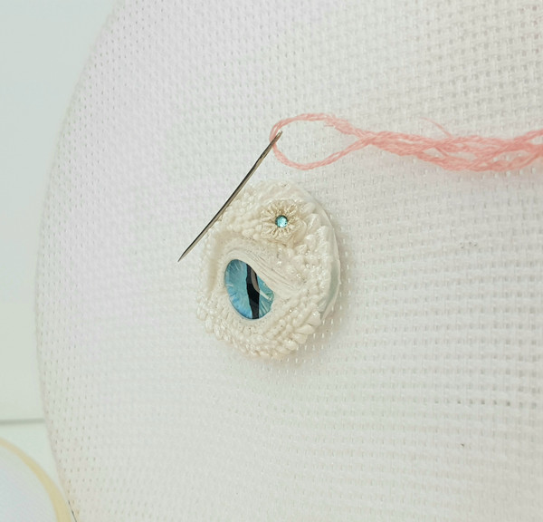 Magnetic Needle Minder White Dragon Eye for Cross Stitch 1.jpg