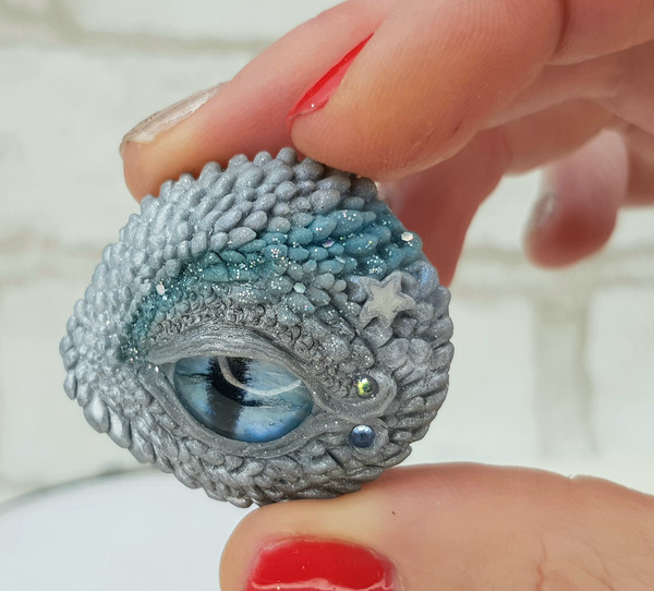 Gray Dragon Eye Needle Minder Magnet for Cross Stitch Gif (2).jpg