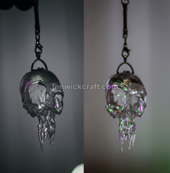 alien skull transparent keychain