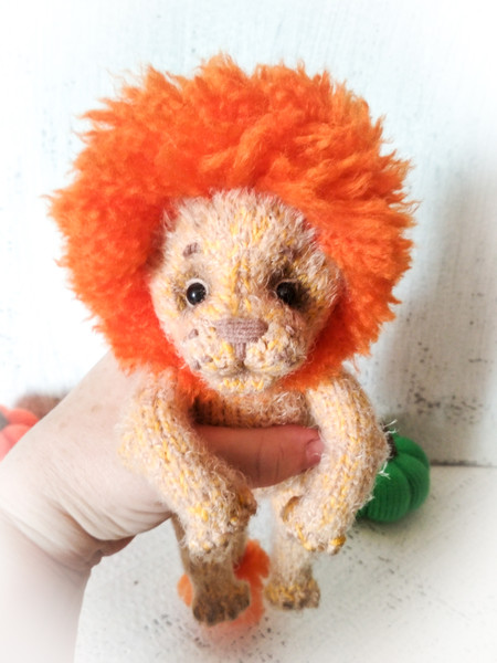 small lion toy