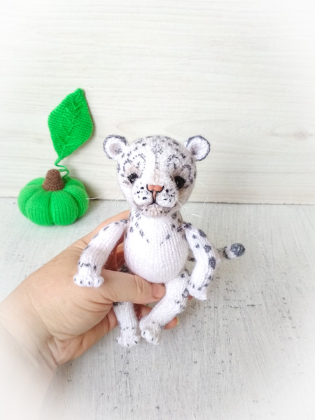 accessories brooch knitted tiger