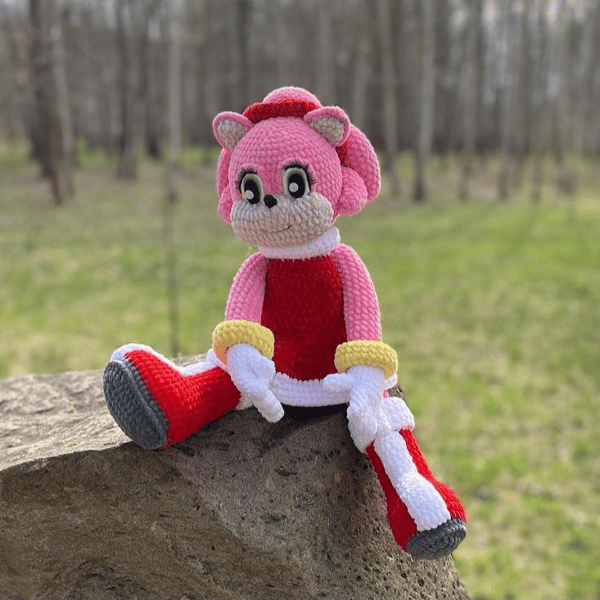 Ravelry: Amy Rose is a friend of Sonic pattern by Tanya Forosenko