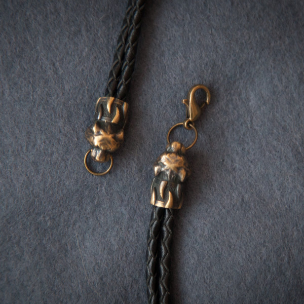 animal-heads-ends-necklace