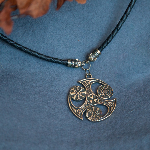 solar-viking-necklace