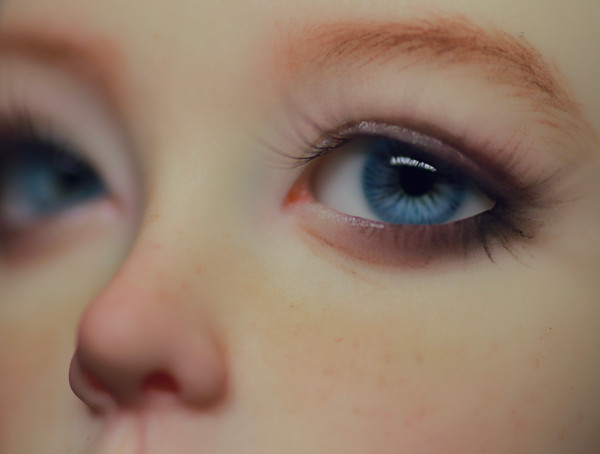 blue realistic eyes
