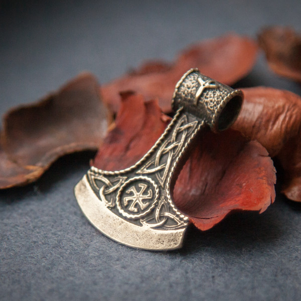 viking-axe-pendant
