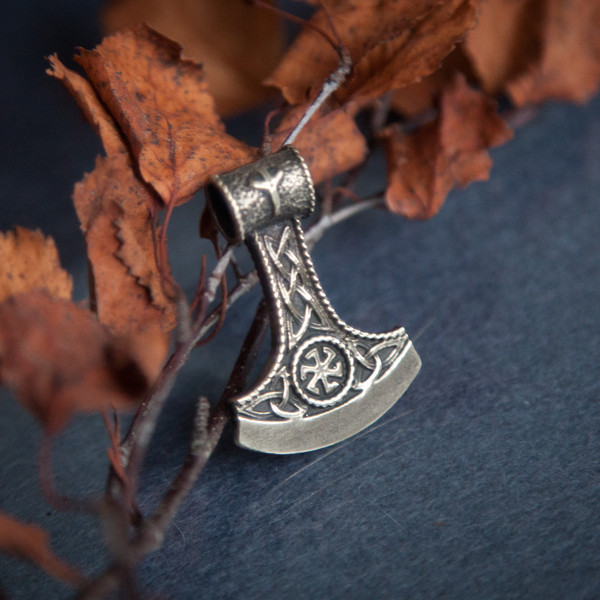 rune-axe-jewelry