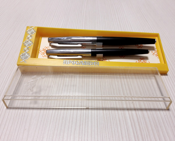 pen-with-gold-nib.jpg