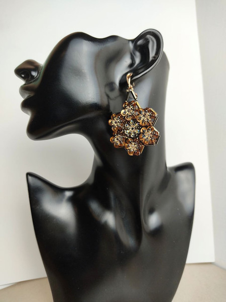 gold flower earrings 2.jpg