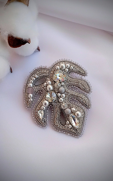 Monstera-leaf-jewelry-brooch.jpg
