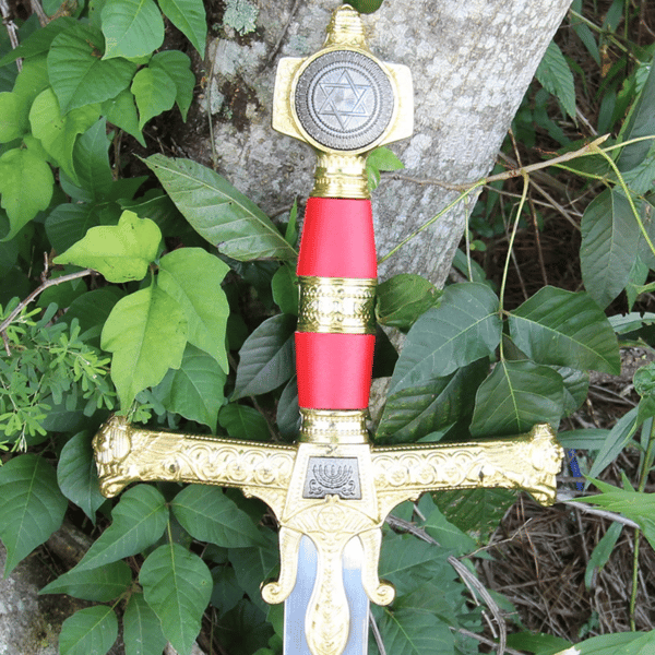 Handmade King Solomon Great Sword Red.png