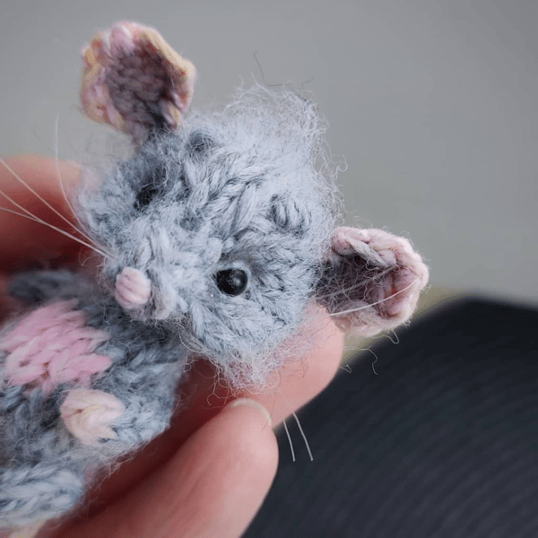 Mouse knitting pattern, cute knit toy pattern, knitted mice brooch, toy knitting pattern, tiny mouse tutorial DIY guide2.jpg