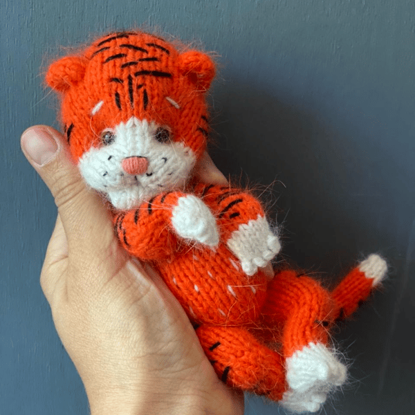 Wild Cat knitting pattern, toy knitting pattern, tiger, lion, puma, panther, cougar pattern tutorial, predator pattern  5.jpg