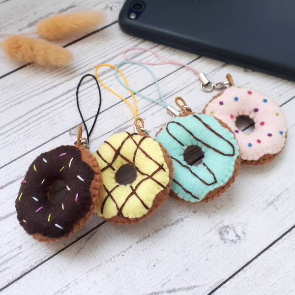 Cute-donuts-phone-charm