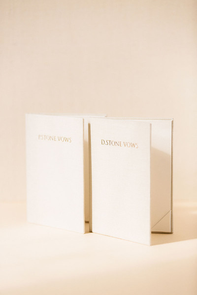 Bark-and-Berry-Sand-vintage-linen-wedding-embossed-monogram-vows-folder-book-014.jpg